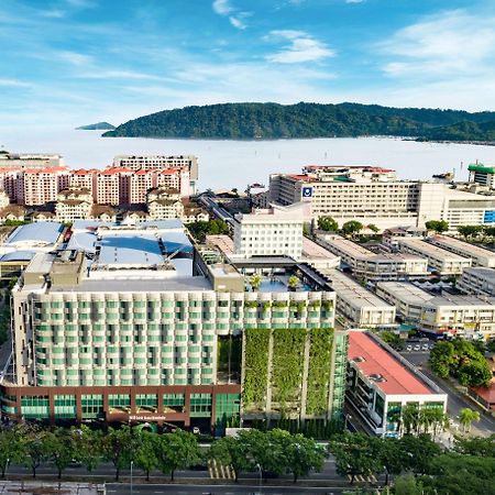Hilton Kota Kinabalu Hotel Exterior foto Aerial view of the hospital