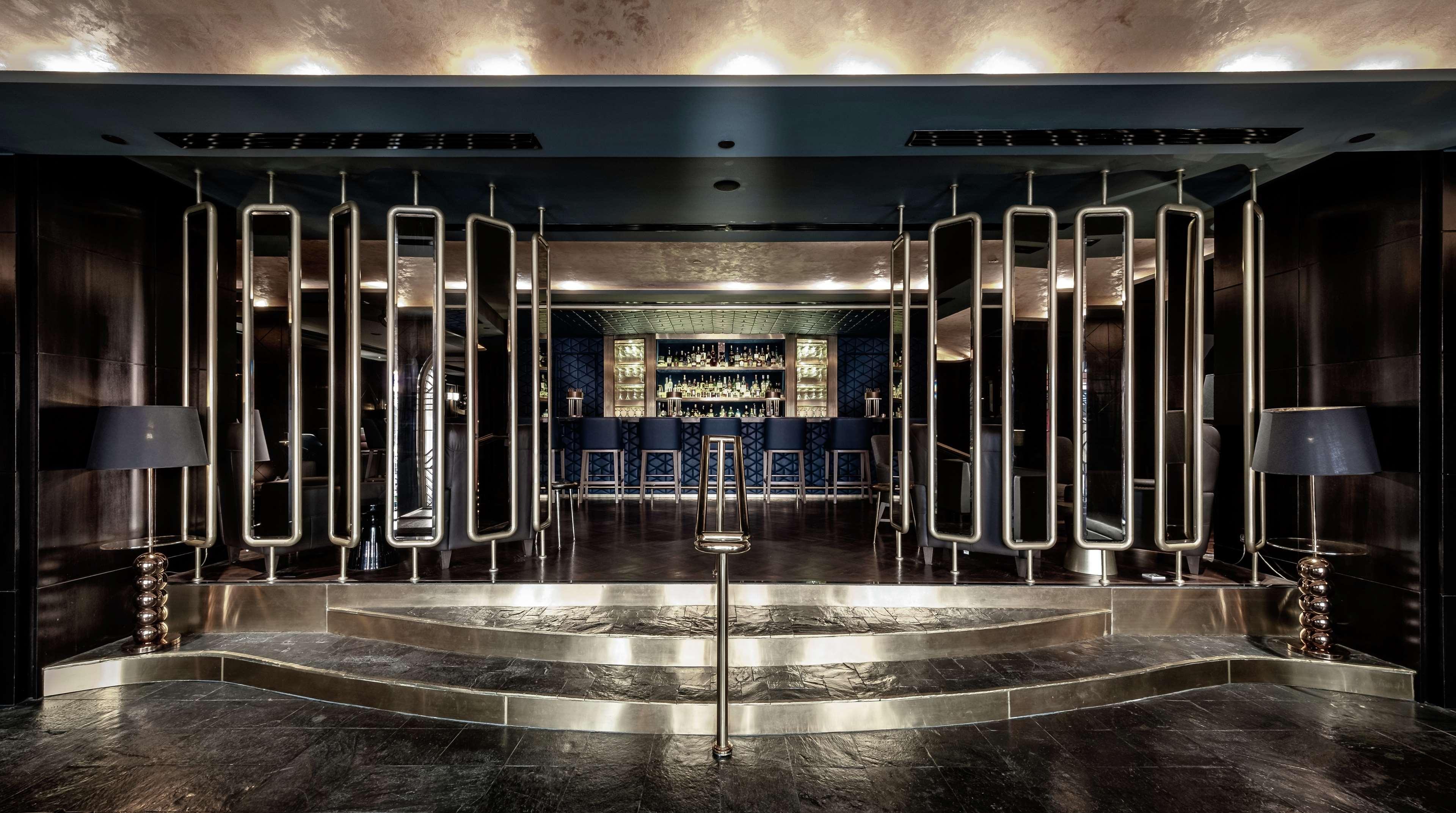 Hilton Kota Kinabalu Hotel Exterior foto The bar at the London Edition
