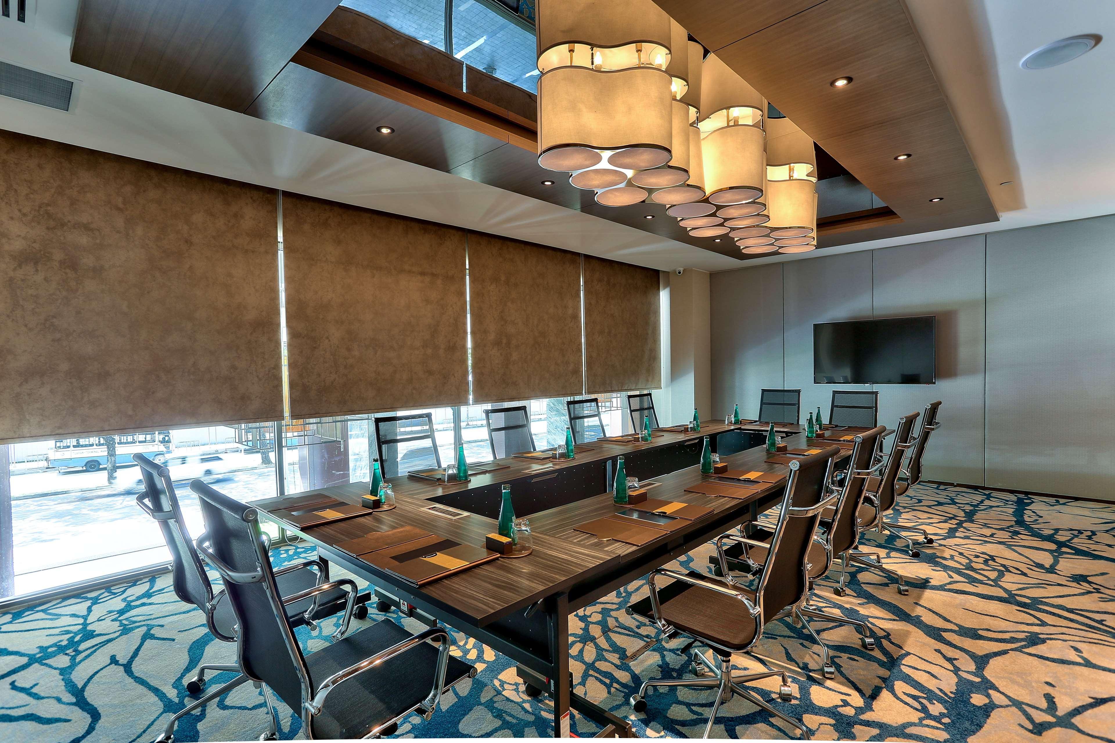 Hilton Kota Kinabalu Hotel Exterior foto Meeting room