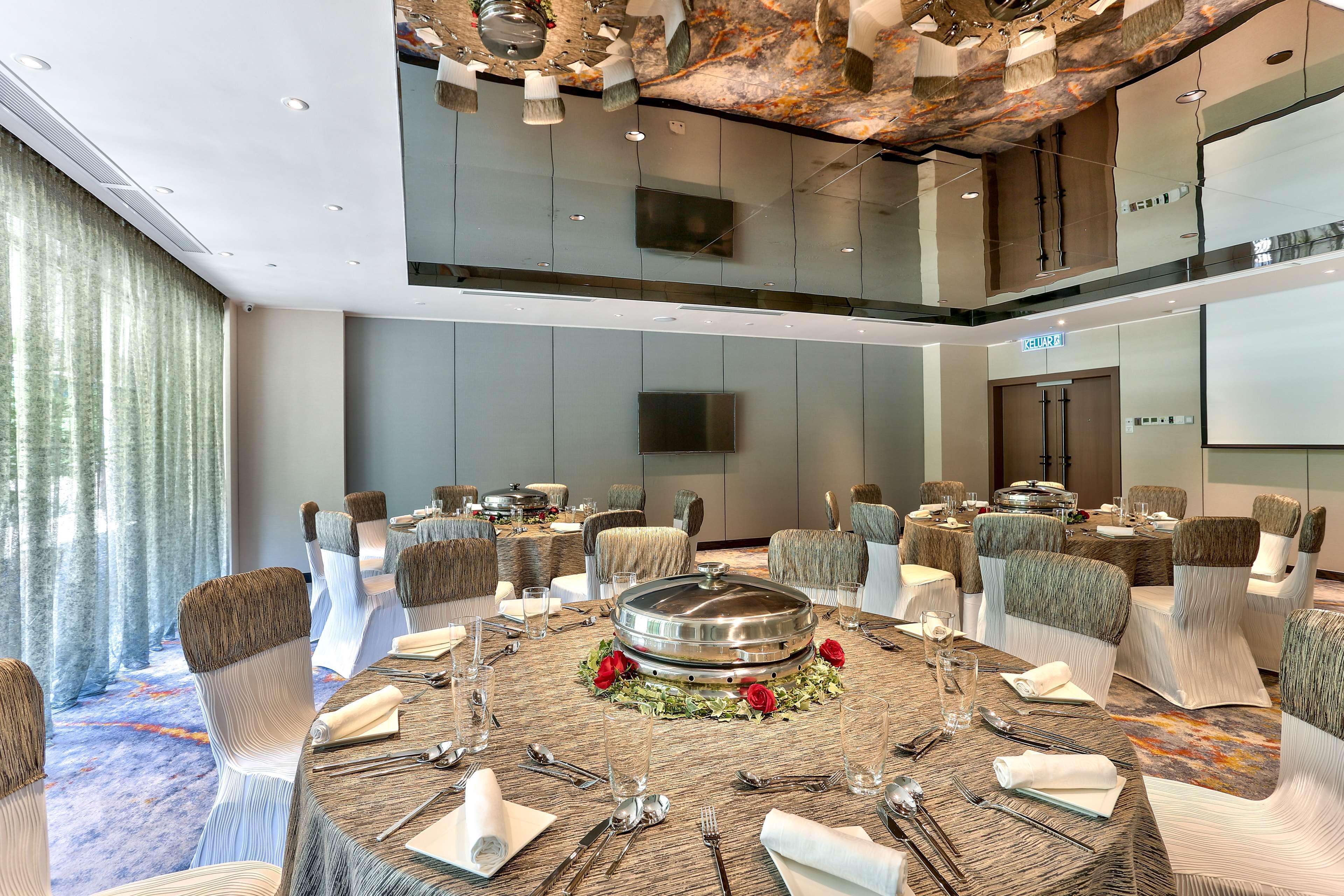 Hilton Kota Kinabalu Hotel Exterior foto The Grand Ballroom