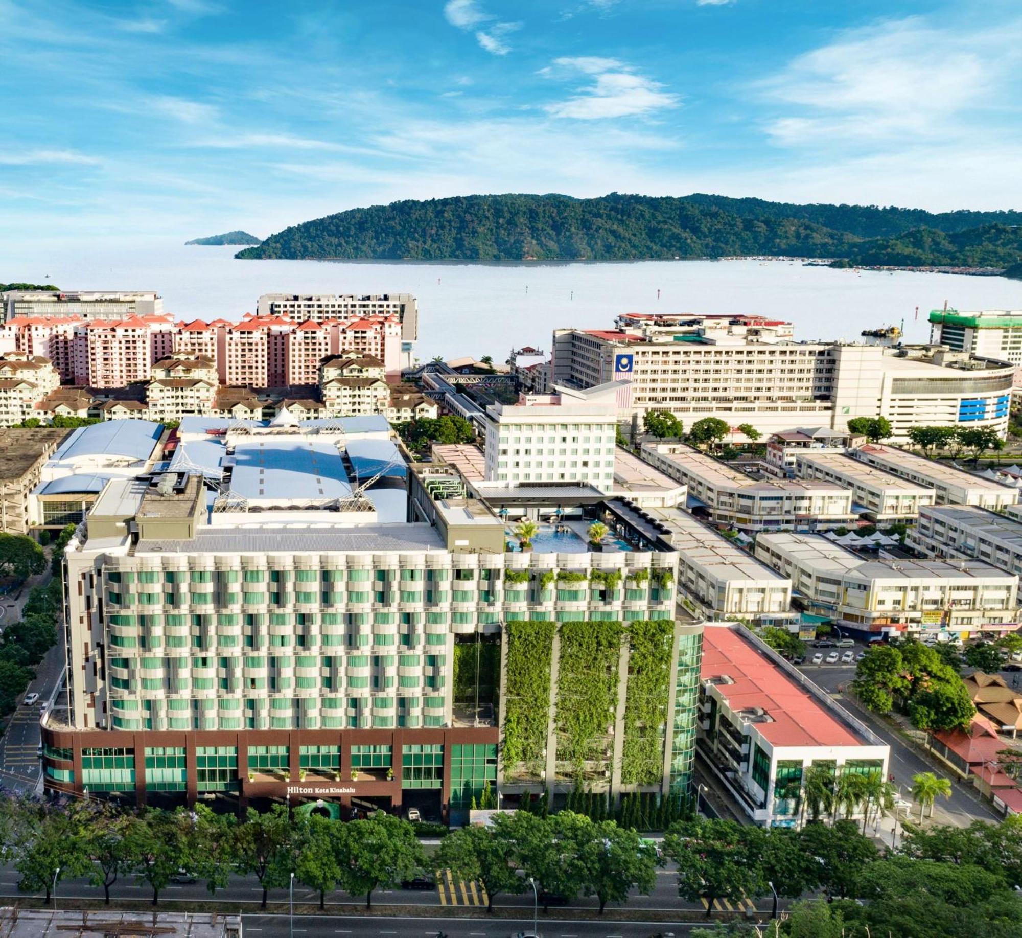 Hilton Kota Kinabalu Hotel Exterior foto Aerial view of the hospital